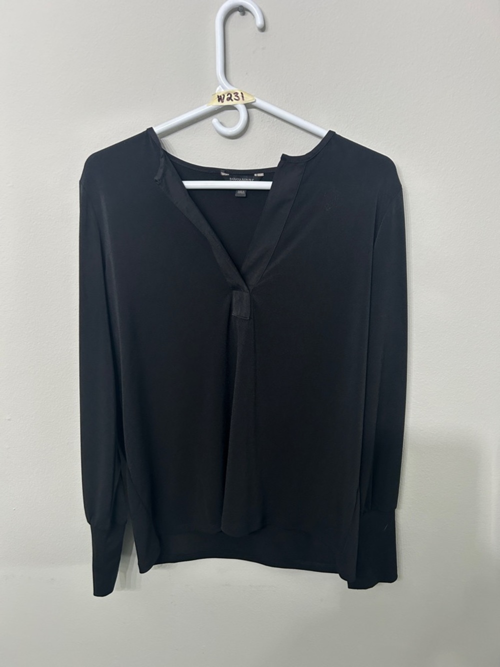 Women’s Banana Republic Black Long Sleeve Blouse Medium Like New